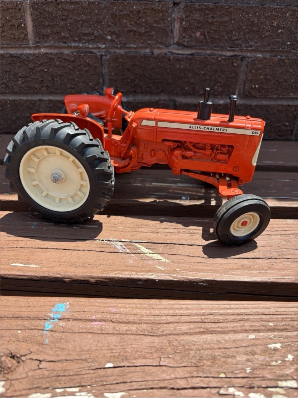 Vintage Ertyl 8" International Tractor 1363 Red Very Good Condition 13